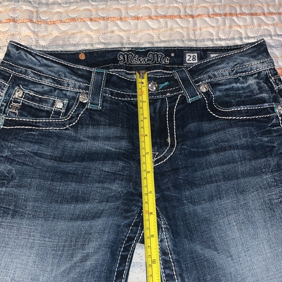 Miss Me Jean Signature Mid-Shorts - Picture 12 of 13